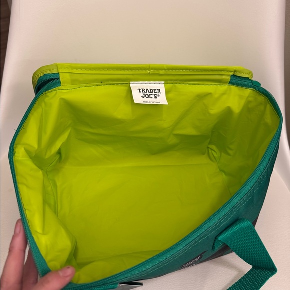 Trader Joe’s Mini Insulated Bags Red & Green NWT - Picture 7 of 10
